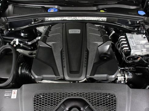 Used 2025 Porsche Macan S image 26