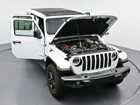 Used 2023 Jeep Wrangler Unlimited Sahara AWD/4WD image 41