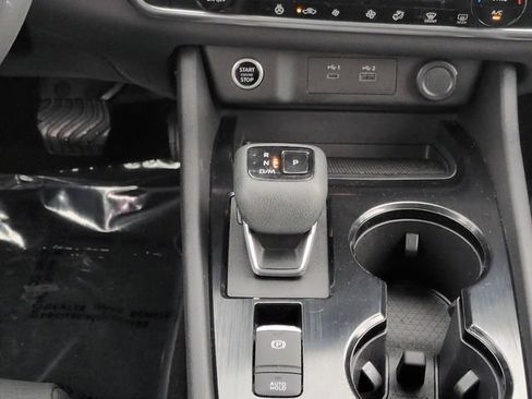 Used 2022 Nissan Rogue SV w/ SV Premium Package FWD image 19