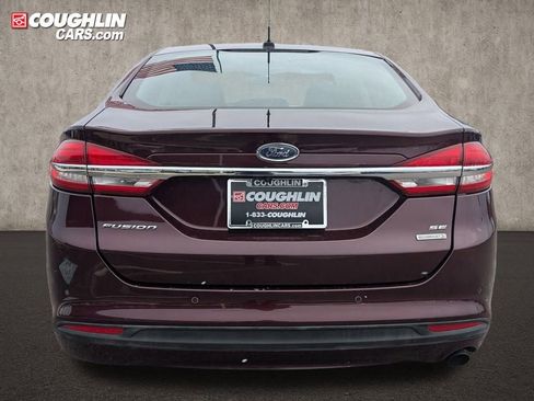Used 2017 Ford Fusion SE w/ Fusion SE Technology Package image 6