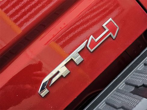 Used 2024 GMC Sierra 1500 AT4 w/ Technology Package image 8