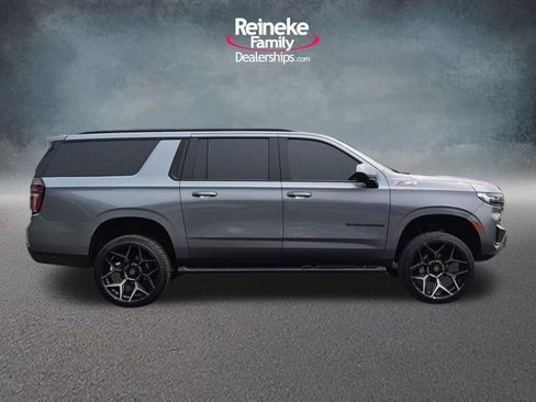 Used 2022 Chevrolet Suburban Z71 AWD/4WD image 4