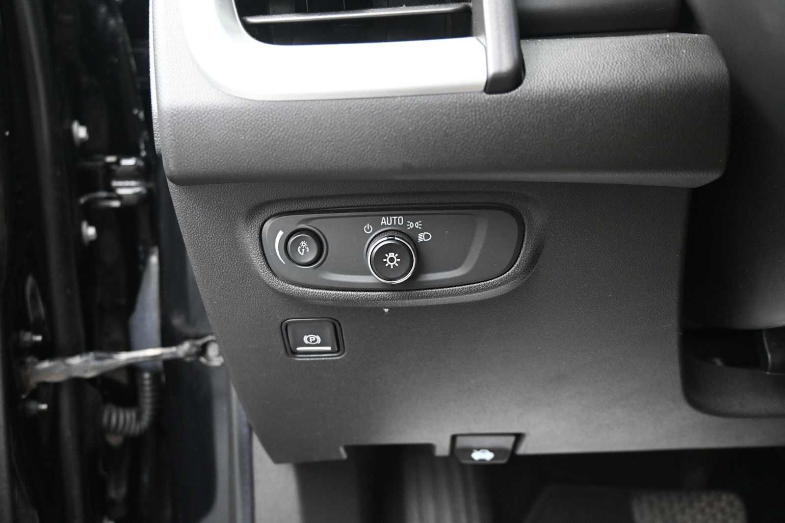 Used 2021 GMC Terrain SLE w/ Driver Convenience Package AWD/4WD image 11