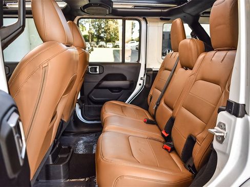 Used 2022 Jeep Wrangler Unlimited Sahara w/ Cold Weather Group image 18