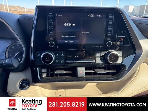 Used 2022 Toyota Highlander XLE image 18
