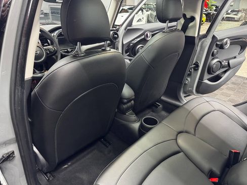 Used 2019 MINI Cooper 4-Door Hardtop w/ Premium Package image 44