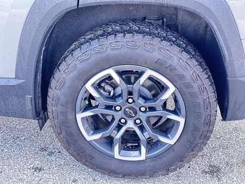 Used 2025 Chevrolet Equinox ACTIV w/ Safety and Technology Package image 12