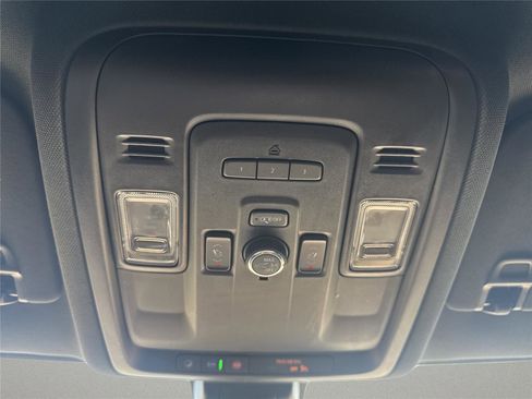 Used 2021 Chevrolet Tahoe Premier AWD/4WD image 32