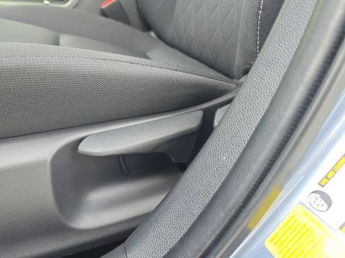 Used 2025 Toyota Corolla LE FWD image 15