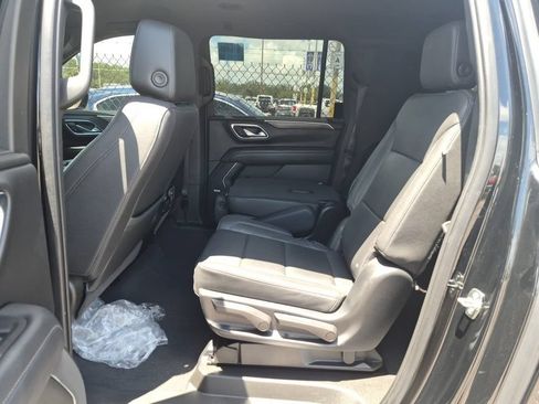 Used 2022 Chevrolet Suburban LT RWD image 7