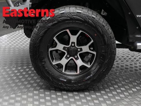 Used 2017 Jeep Wrangler Unlimited Sahara w/ Dual Top Group AWD/4WD image 32