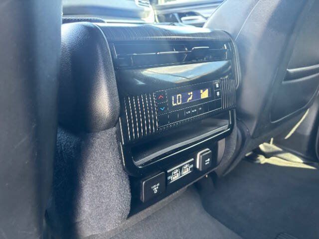 Used 2024 Jeep Wagoneer L Series II RWD image 18