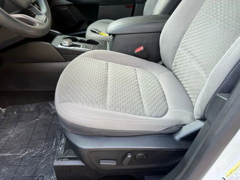 Used 2020 Ford Escape SE image 12