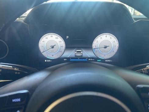 Used 2023 Hyundai Elantra Limited image 7