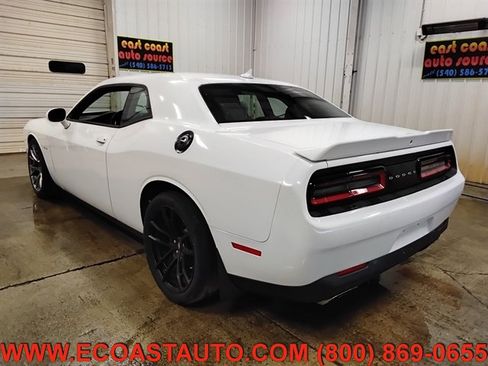 Used 2015 Dodge Challenger SRT w/ Technology Group RWD image 6