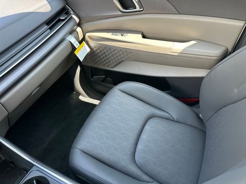 New 2025 Kia Carnival EX image 31