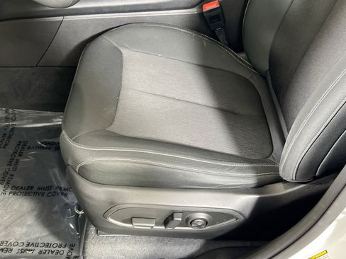 Used 2023 Jeep Grand Cherokee Laredo image 18