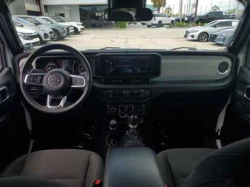 Used 2024 Jeep Wrangler Unlimited Sahara AWD/4WD image 20