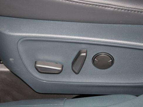 New 2025 Ford Maverick Lariat w/ Black Appearance Package image 18