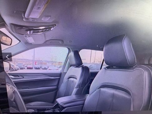 Used 2023 Jeep Grand Cherokee Limited image 22