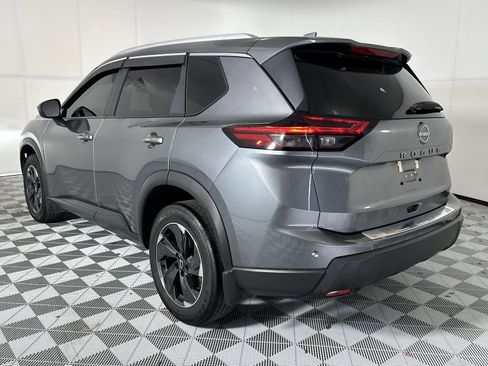 Certified 2025 Nissan Rogue SV w/ SV Premium Package FWD image 6