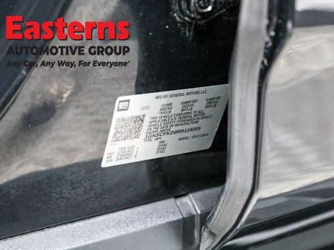 Used 2024 Chevrolet Suburban Premier RWD image 40