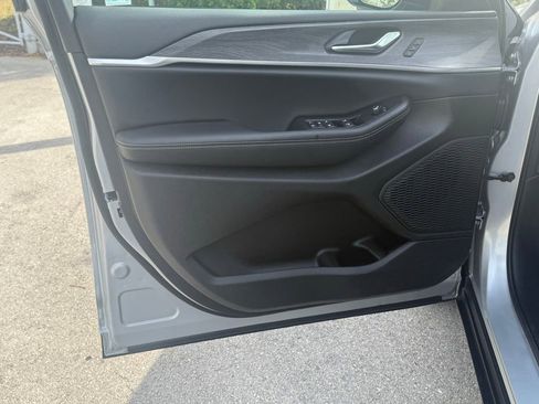 Certified 2025 Jeep Grand Cherokee Limited w/ Black Appearance Package image 30