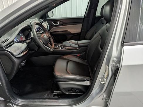 Used 2024 Jeep Compass Latitude AWD/4WD image 14