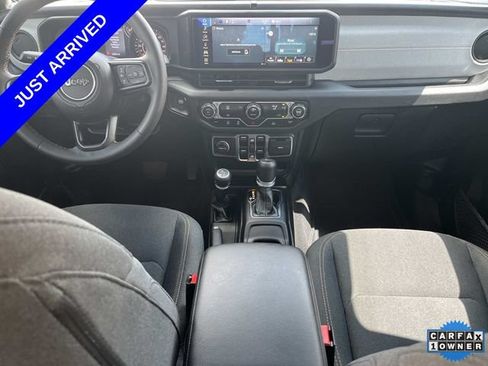 Used 2024 Jeep Gladiator Sport AWD/4WD image 16