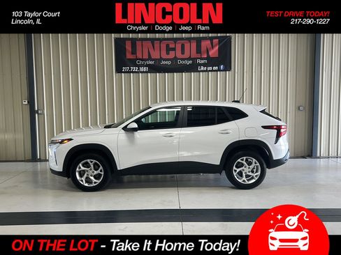 Used 2025 Chevrolet Trax LS w/ LS Convenience Package FWD image 1