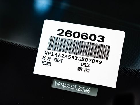 Certified 2026 Porsche Macan AWD/4WD image 30