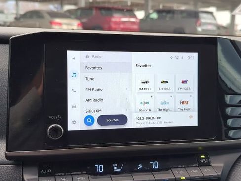 Used 2025 Toyota Camry SE image 6