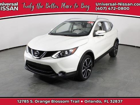 Certified 2017 Nissan Rogue Sport SL FWD image 1