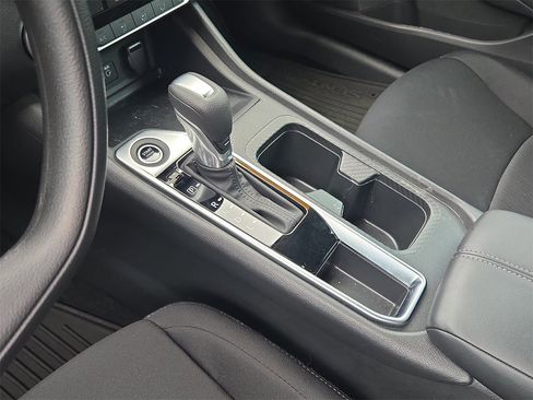 Used 2025 Nissan Sentra SV image 9