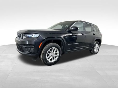 Used 2025 Jeep Grand Cherokee Laredo X image 2
