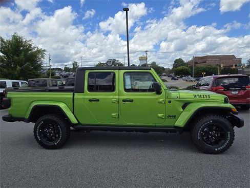 New 2025 Jeep Gladiator Willys image 2