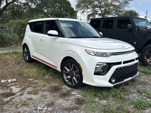 Certified 2022 Kia Soul GT-Line image 2