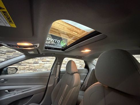 Used 2022 Hyundai Elantra SEL w/ Convenience + Premium Package image 22