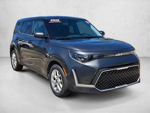 Used 2023 Kia Soul LX w/ Option Group 015 FWD image 3