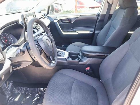 Used 2021 Toyota RAV4 LE FWD image 16