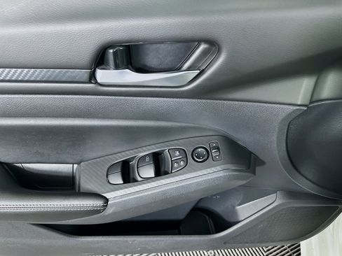 Used 2025 Nissan Altima 2.5 SV image 15