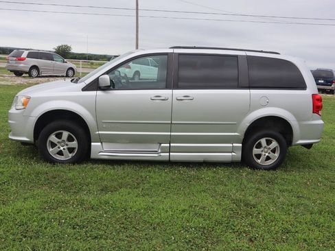 Used 2011 Dodge Grand Caravan Mainstreet w/ PWR Convenience Group FWD image 12