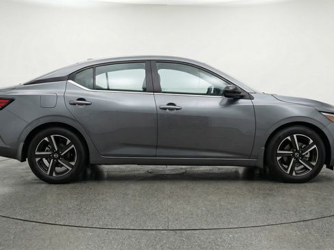 Used 2025 Nissan Sentra SV FWD image 11