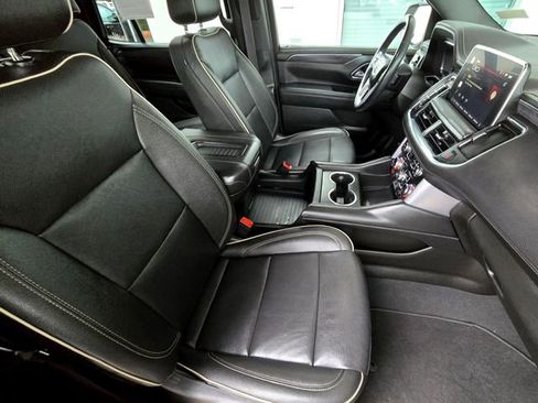 Used 2022 GMC Yukon SLT w/ SLT Luxury Package AWD/4WD image 28
