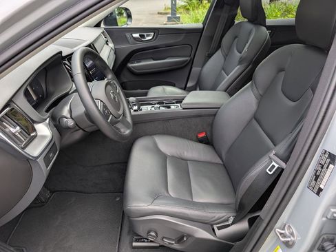 Used 2025 Volvo XC60 B5 Core AWD/4WD image 10