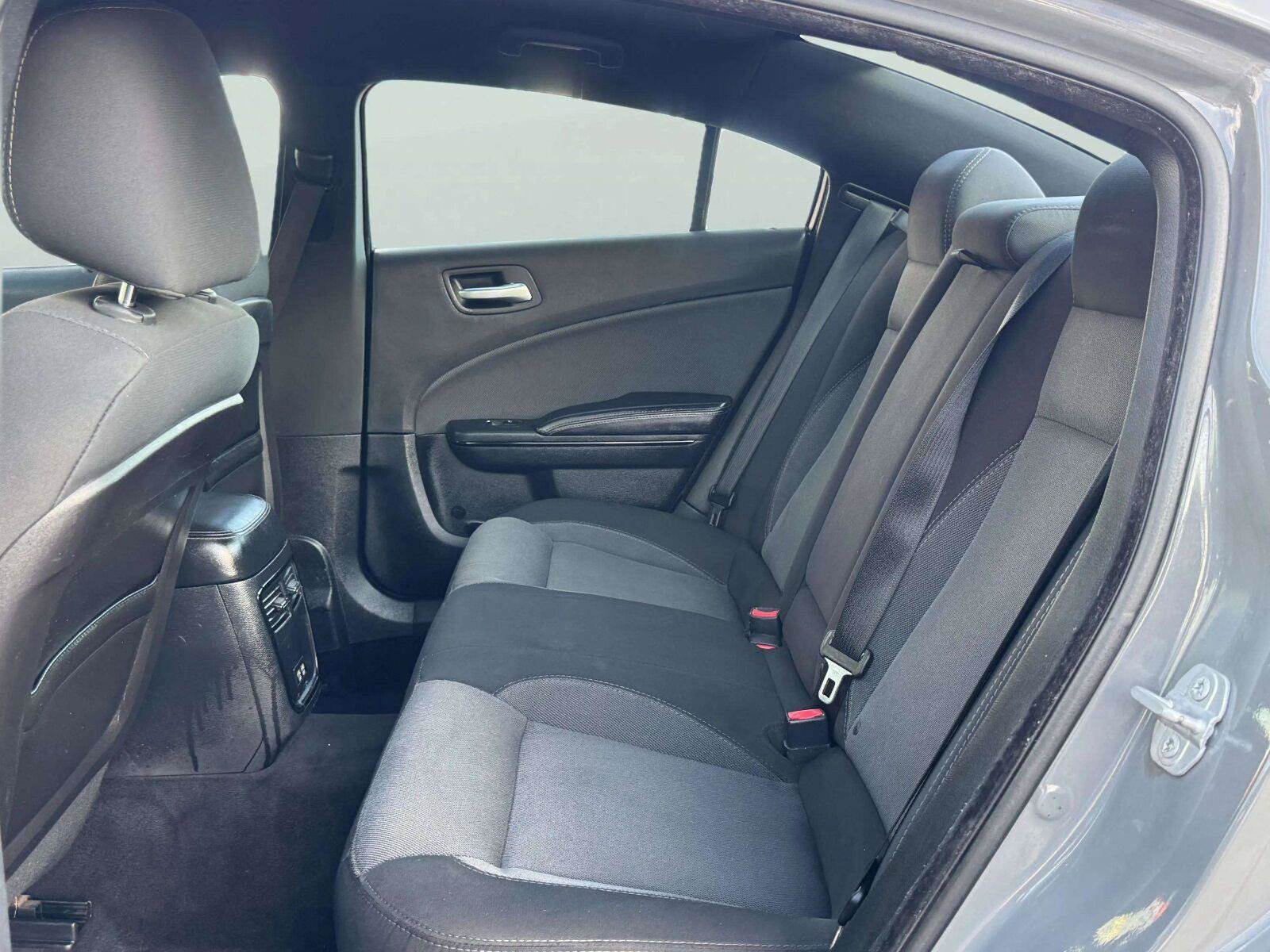 Used 2018 Dodge Charger SXT w/ Blacktop Package RWD image 30