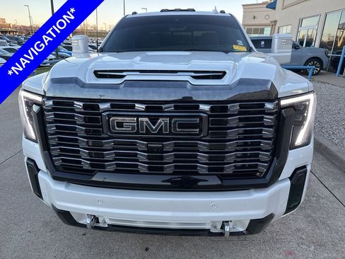 Used 2025 GMC Sierra 3500 Denali Ultimate image 2