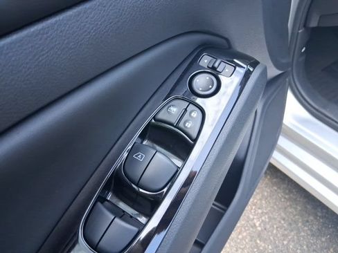 Used 2024 Nissan Altima 2.5 SR FWD image 12
