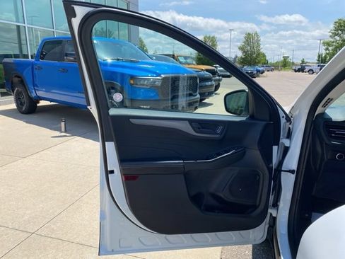 Used 2025 Ford Escape Active FWD image 9