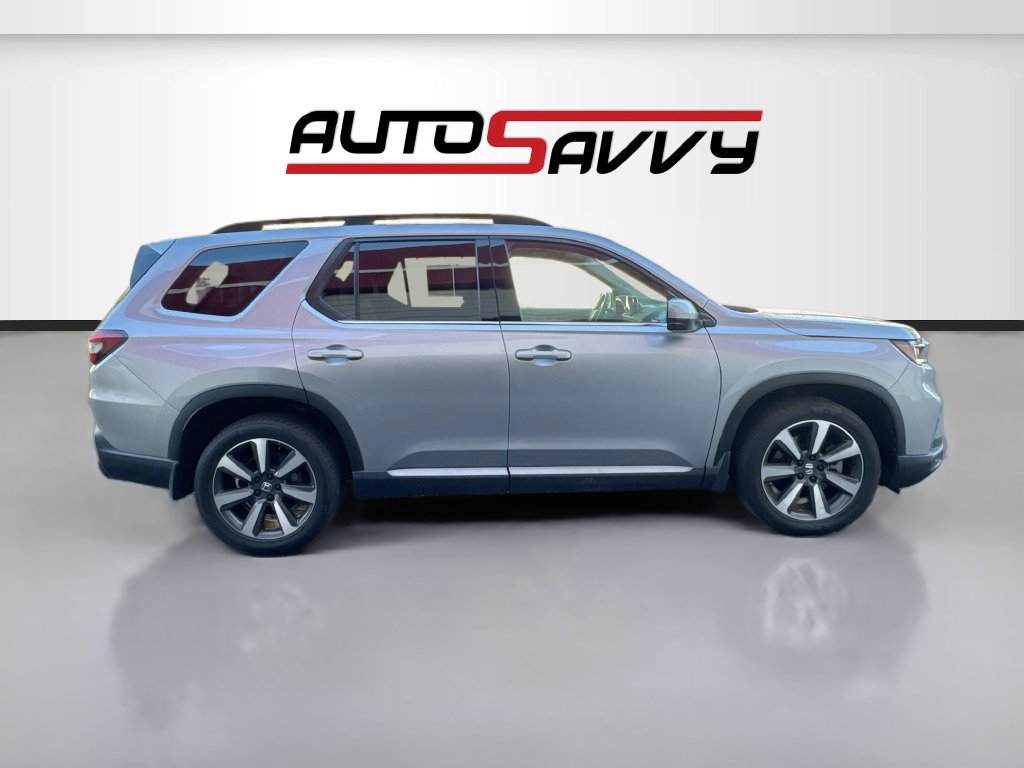 Used 2025 Honda Pilot Touring image 8